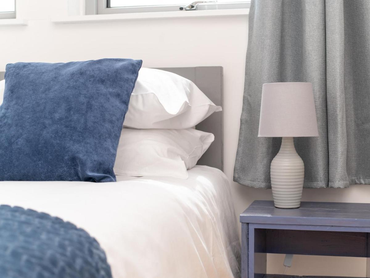 Pass The Keys Bright Modern One Bed Apartment - Bath City Centre ภายนอก รูปภาพ